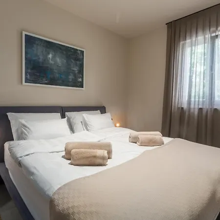 公寓 Aquila Premium Private Garden 弗尔萨尔