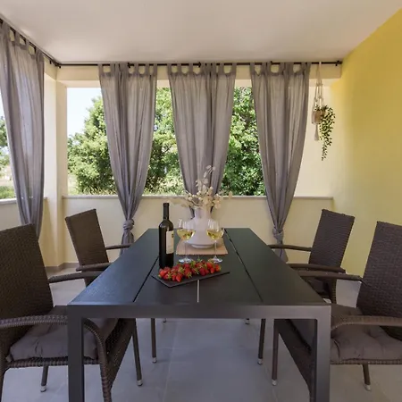 Aquila Premium Private Garden * 弗尔萨尔
