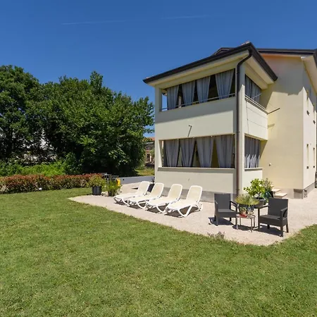 Aquila Premium Private Garden Appartement Vrsar